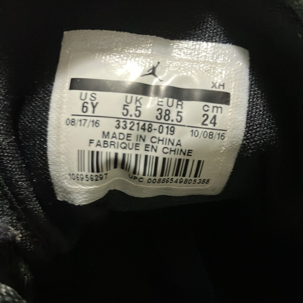Nike Jordan 1. Kids size 6 - Picture 6 of 7